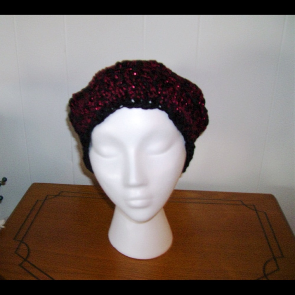 New ladies or teenagers black and burgundy hat